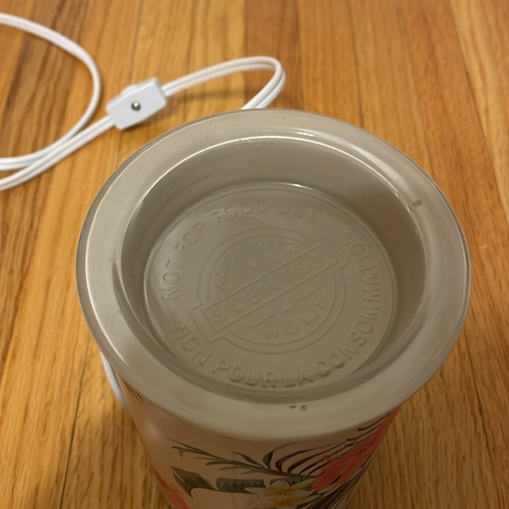 Authentic Scentsy Home Warmer - Picture 8 of 8
